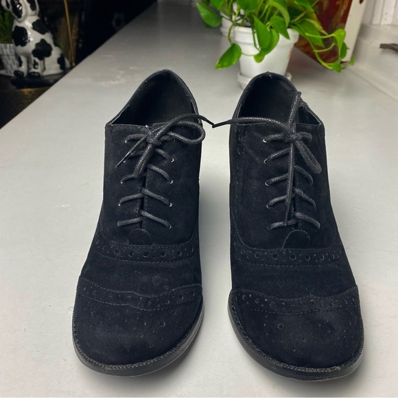 Black Faux Leather Lace Up Wingtip Block Heel Oxfords - Picture 2 of 4